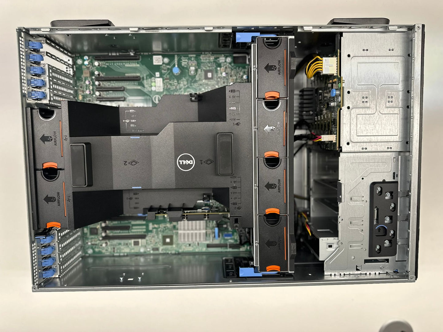 Dell PowerEdge T630 innvendig – hovedkort, vifter og luftskjold